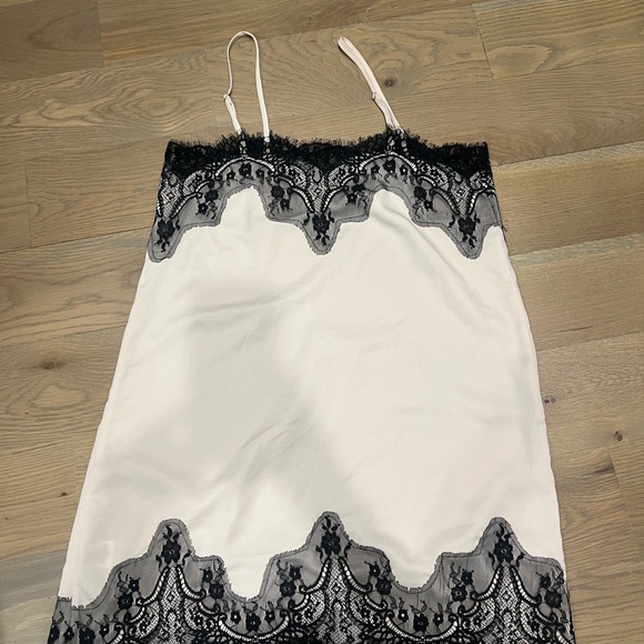 Off white slip dress with black lace (M) - Picture 2 of 3